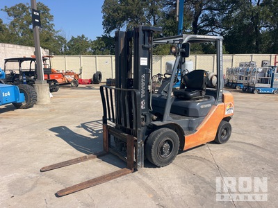 2013 Toyota 8FGU25 3750 lb Pneumatic Tire Forklift