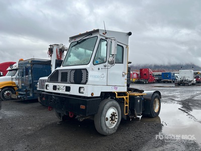 2017 Capacity Sabre 5 4x2 نصف جرارلجر المعدات  (Inoperable)