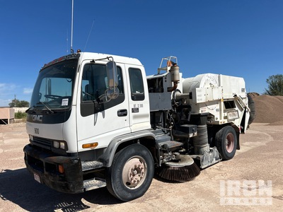 Tymco 600 air sweeper on 1998 GMC T7500 T7500 Camion barredora