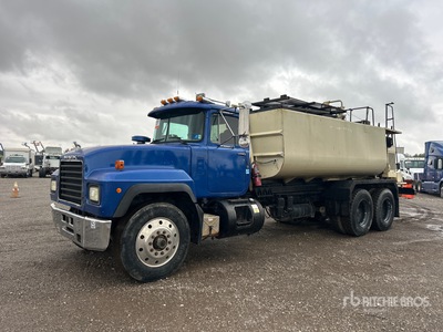 1997 Mack RD688S 6x4 Hydroseeder Truck