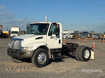 2012 International 4300 4x2 S/A Day Cab Truck Tractor