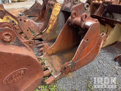 39 in Digging Excavator Bucket