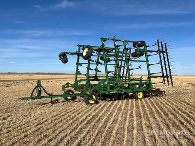 John Deere 2200 32 ft محراث