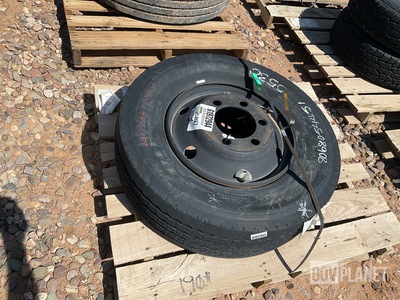 Michelin 285/70R19.5 Tire w/Wheel