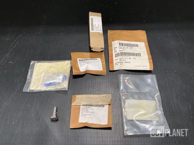 (16) 114L2443-1 Fluid Passage Bolts