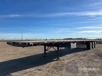 2005 Lode King 53 ft Tri/A Flatbed Trailer