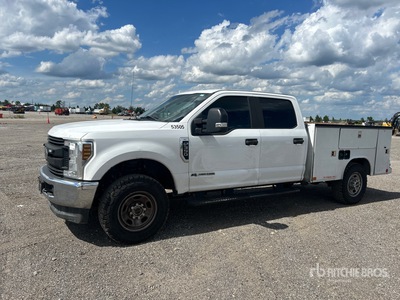 2019 Ford F-350 4x4 Crew Cab Utility Truck