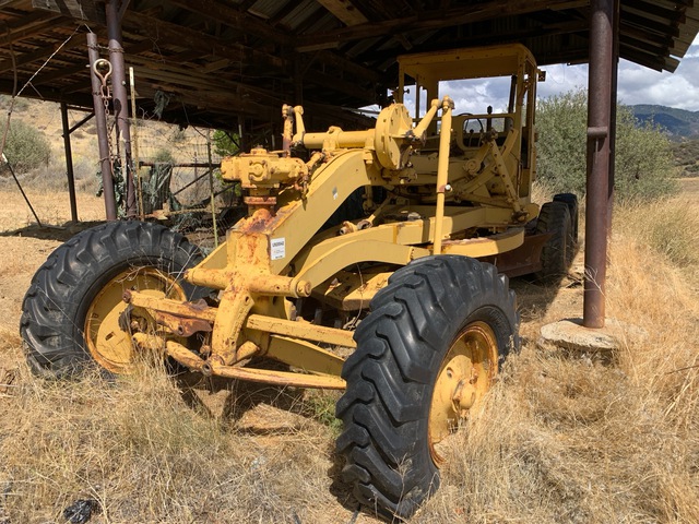 1954 Cat 12E Motor Grader (Inoperable) 1954 Cat 12E Motor Grader (Inoperable)