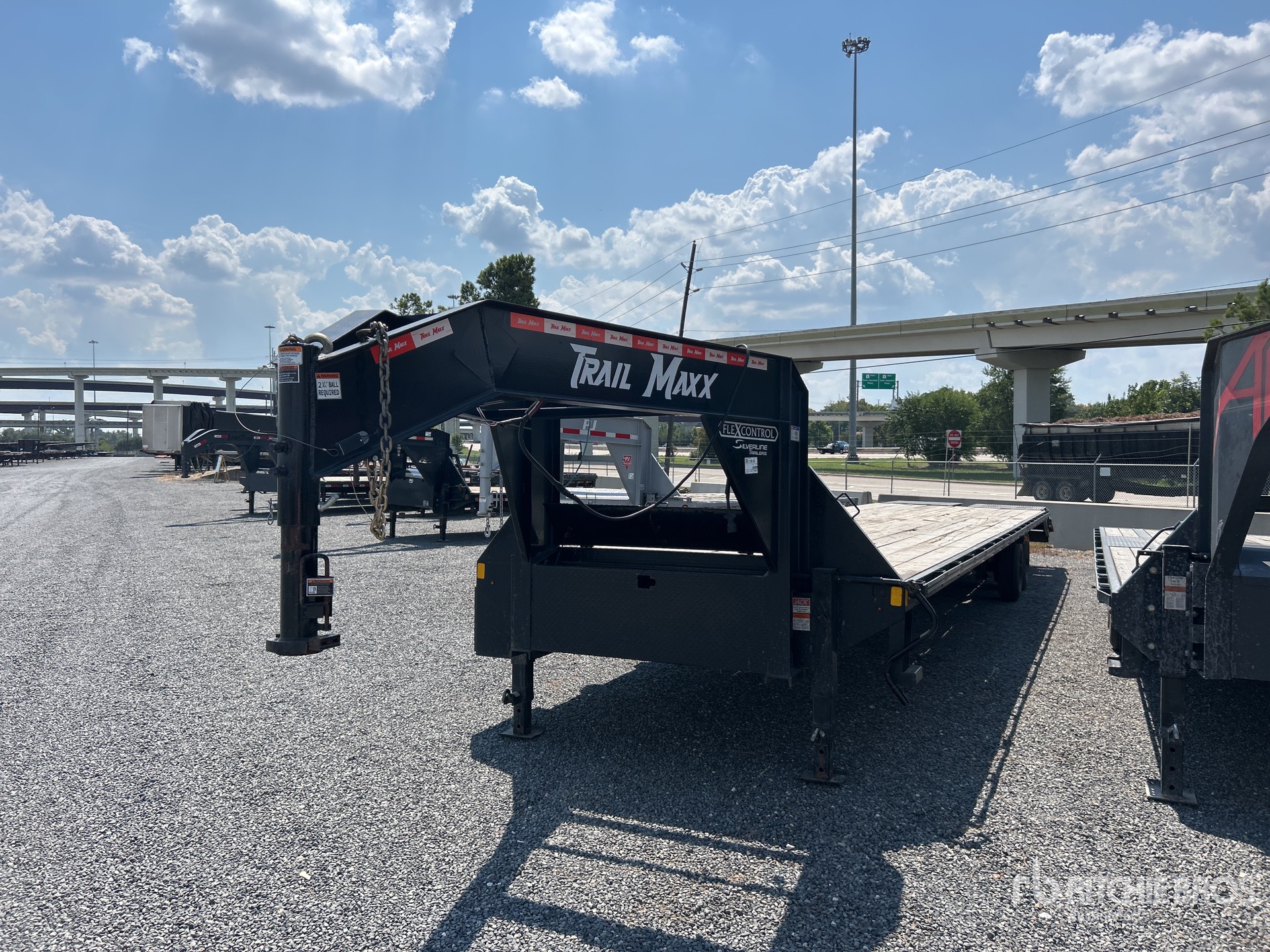 2024 Trailmax Max210S40 40 ft T/A Remolque Portamaquinaria