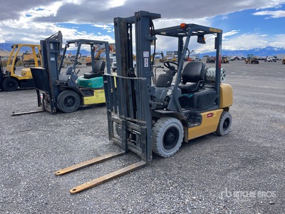 2005 Komatsu FG25T-14 3750 lb Pneumatic Tire Wózek widłowy