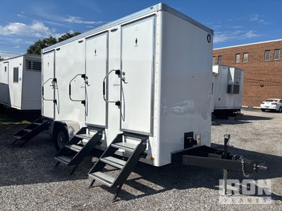 2023 UltraLav 3 Unit 5 ft 9 in x 4 ft 3 Person S/A Bagno chimico