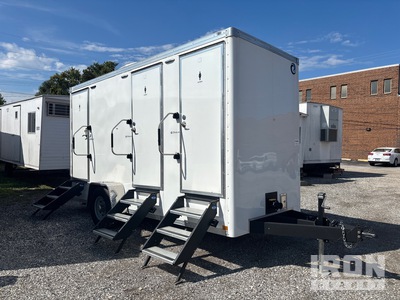 2023 UltraLav 3 Unit 5 ft 9 in x 4 ft 3 Person S/A Tragbare Toilette