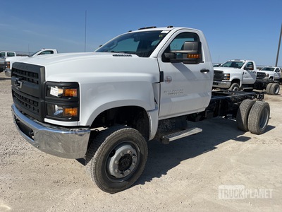 2023 Chevrolet Silverado 5500HD 4x4 Cab and Chassis (Unused)