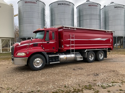 2009 Mack CXU613 Pinnacle 6x4 Grain Truck