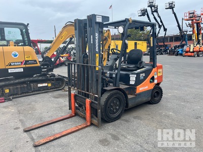 2014 (unverified) Doosan D25S-5 4600 lb Cushion Tire Carretilla Elevadora