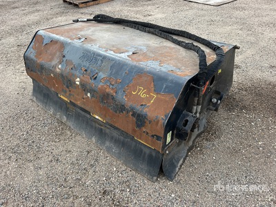 2019 Cat BU118 75 in Broom Attachment