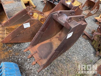 24 in Backhoe Rear Bucket