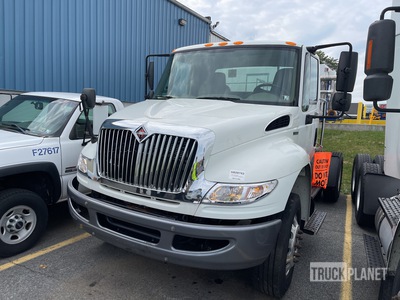 2010 International 4400 4x2 S/A Day Cab Truck Tractor