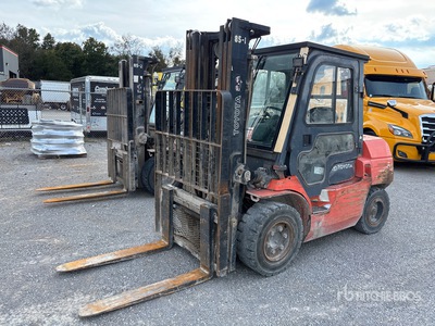 2011 Toyota 7FDU35 7000 lb Pneumatic Tire Forklift