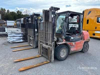 2011 Toyota 7FDU35 7000 lb Pneumatic Tire Forklift