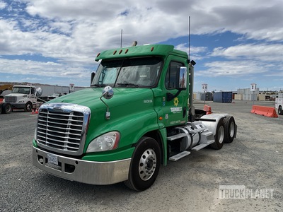 2018 Freightliner Cascadia 125 6x4 T/A Day Cab Truck Tractor