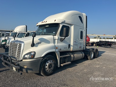 2018 Freightliner Cascadia 125 6x4 3- Achs Sattelzugmaschine mit Schlafkabine (Inoperable)