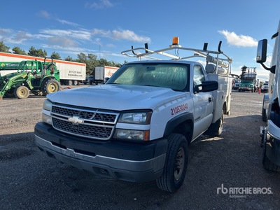 2005 Chevrolet Silverado 2500 HD 4x2 Utility Truck (Inoperable)