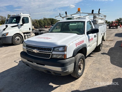 2005 Chevrolet Silverado 2500 HD 4x2 Utility Truck (Inoperable)