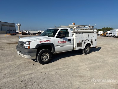 2005 Chevrolet Silverado 2500 HD 4x2 Utility Truck