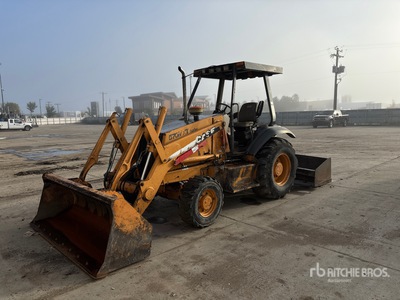 2006 Case 570MXT C/W 89In 3 PT Box Scraper, 92In Bucket Chargeuse sur pneus
