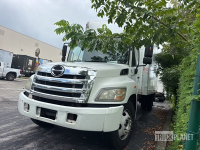 2013 Hino 268 4x2 Camion fourgon (Inoperable)
