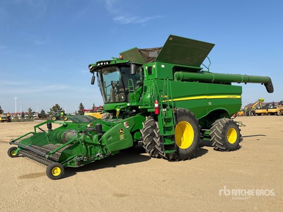 2015 John Deere S690 Combine Harvester