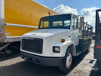 2000 Freightliner FL60 4x2 Camión Caja Abierta