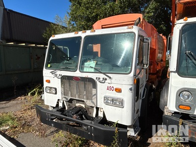 2011 Peterbilt 320 6x4 Side Loader Waste Collection Truck