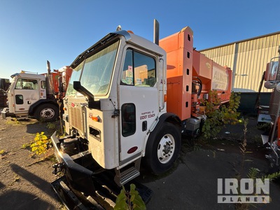 2013 Peterbilt 320 8x4 Side Loader Waste Collection Truck