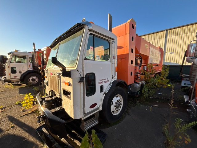 2014 Peterbilt 320 8x4 Side Loader Waste Collection Truck (Inoperable)
