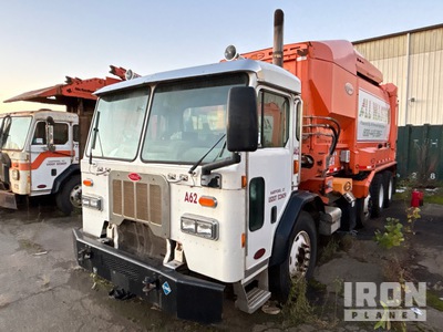 2014 Peterbilt 320 8x4 Side Loader Waste Collection Truck