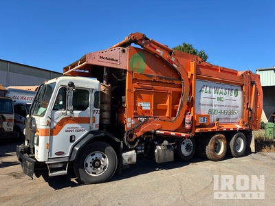 2017 Peterbilt 520 8x4 Front Loader Waste Collection Truck