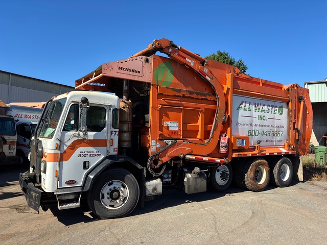 2018 Peterbilt 520 8x4 Front Loader Waste Collection Truck