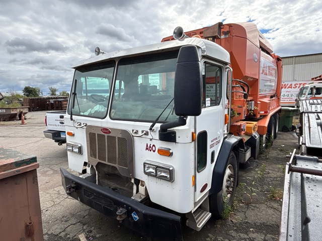 2015 Peterbilt 320 8x4 Side Loader Waste Collection Truck (Inoperable)