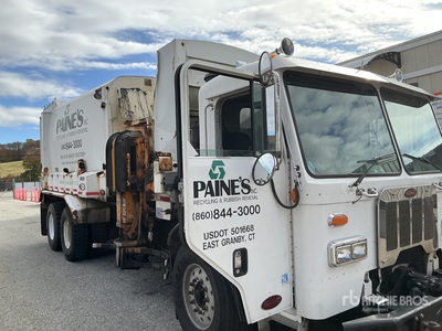2013 Peterbilt 320 Waste Collection Truck