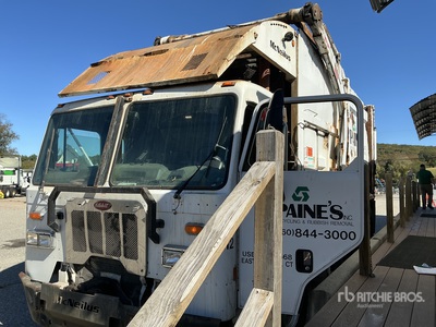 2014 Peterbilt 320 Waste Collection Truck