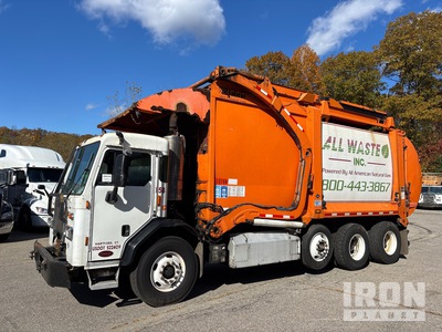 2014 Peterbilt 320 8x4 Front Loader Waste Collection Truck