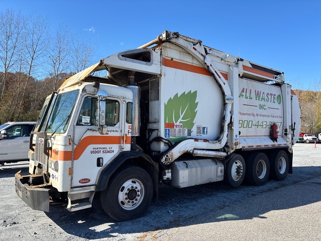 2016 Peterbilt 320 8x4 Front Loader Waste Collection Truck 2016 Peterbilt 320 8x4 Front Loader Waste Collection Truck