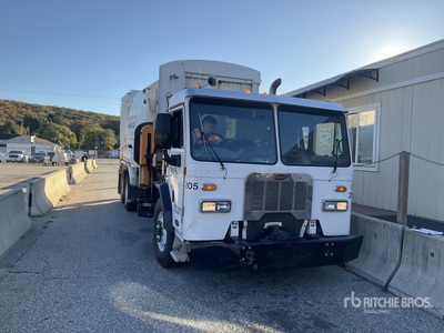 2014 Peterbilt 320 Autocarro per rifiuti