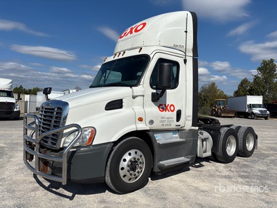 2018 Freightliner Cascadia 113 6x4 T/A Day Cab Truck Tractor