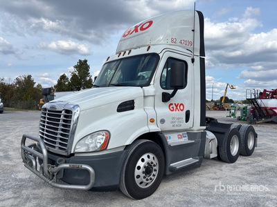 2018 Freightliner Cascadia 113 6x4 T/A Day Cab Truck Tractor