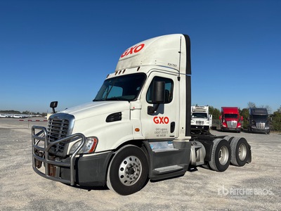 2018 Freightliner Cascadia 113 6x4 T/A Day Cab Truck Tractor