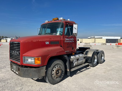 2002 Mack CH613 6x4 Ciągnik siodłowy T/A z kabiną dzienną