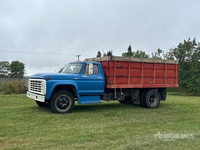 1975 Ford F500 4x2 Camión de granos